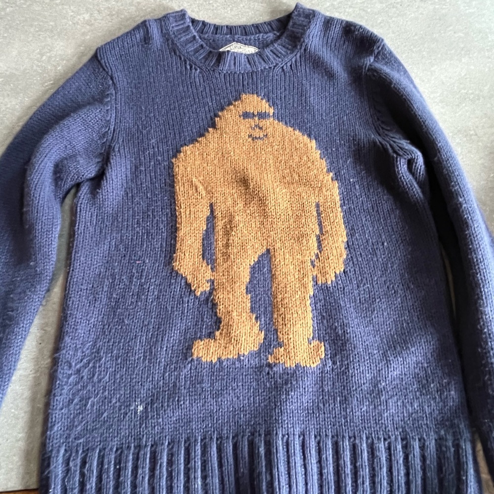 😀graphic sweater😀